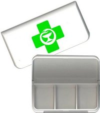 Minidosetti vihreä risti-logolla, 3 lokeroa 1 kpl